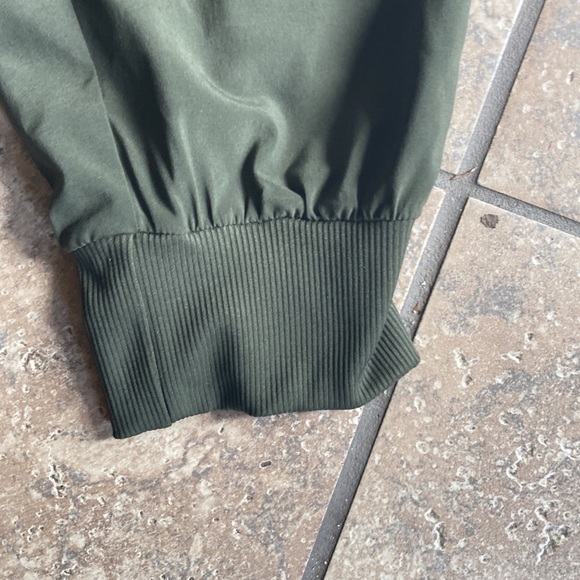 Womens Dark Olive Green Cargo Jogger Pants All in Motion Size Large - Picture 4 of 5